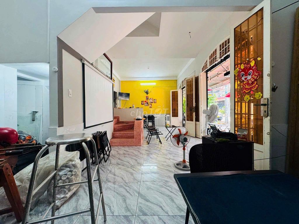 Internal Front & Phú Thọ Hòa_8 x 9 m_3.5 "3 bedrooms"
