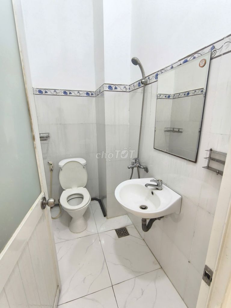 - Phạm Văn Bạch 4 x10 1. 1st floor 2rd floor 3 bedroom