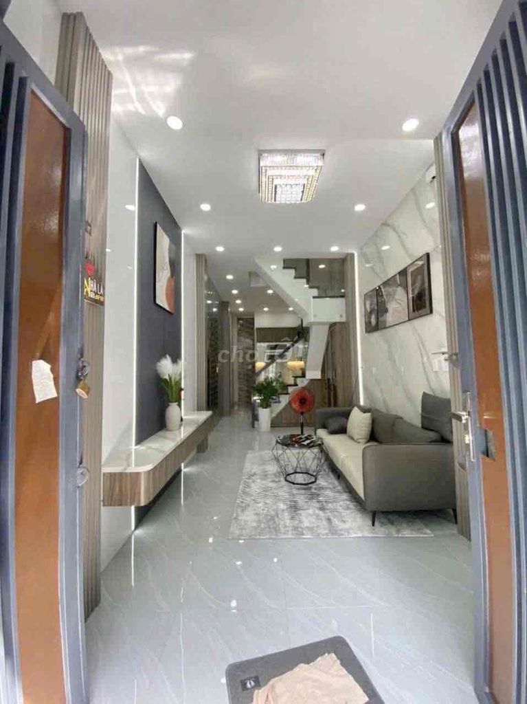New 3 x 12 meters 2 floors st (3 bedroom 3 toilets) 3 meters through. The New Republic. District 6