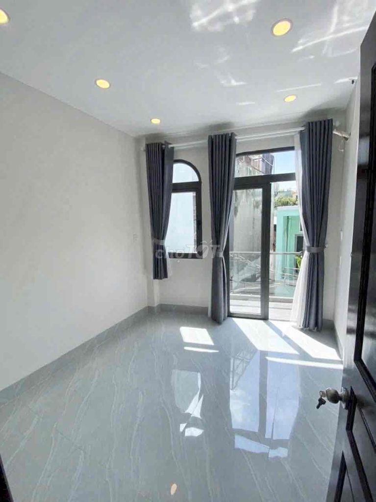 New 3 x 12 meters 2 floors st (3 bedroom 3 toilets) 3 meters through. The New Republic. District 6