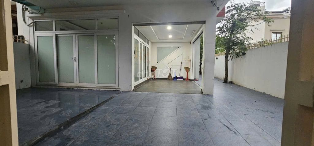 Rent the original villa, Kadclius A, 200 M2, near the University of Rmit