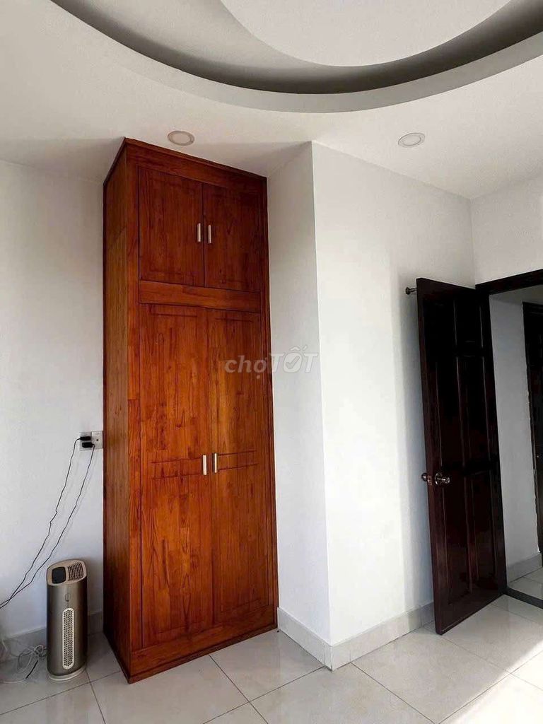 Rent a four-story corner of apartment 4 Linh Đông. Four bedrooms, four toilets.