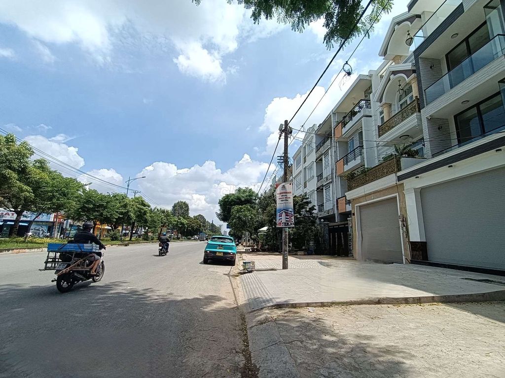 A cheap số 7 front house (5 x 20 has 5 bedrooms)