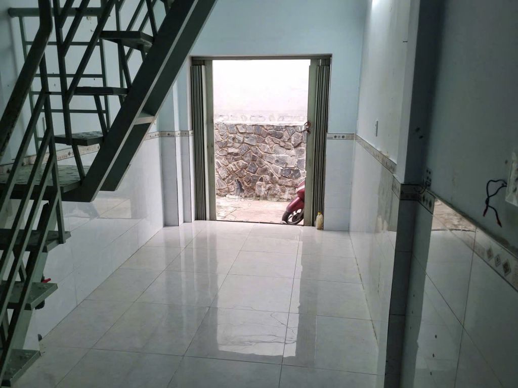 Qq's two, one ground, one floor, new.