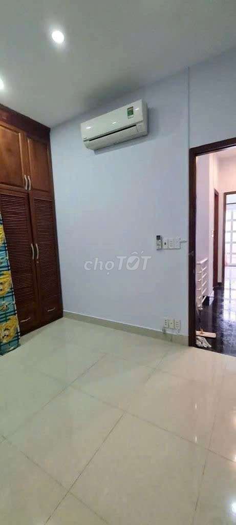 16 million a month -- two floors of Nguyễn Hữu Cảnh, Bình Thạnh