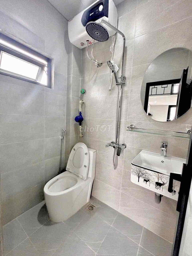 The studio is wide open and cool in the shower.