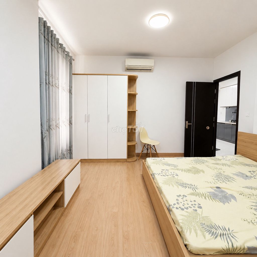 90 meters. Two bedroom. Two toilets. Rooms With Doors