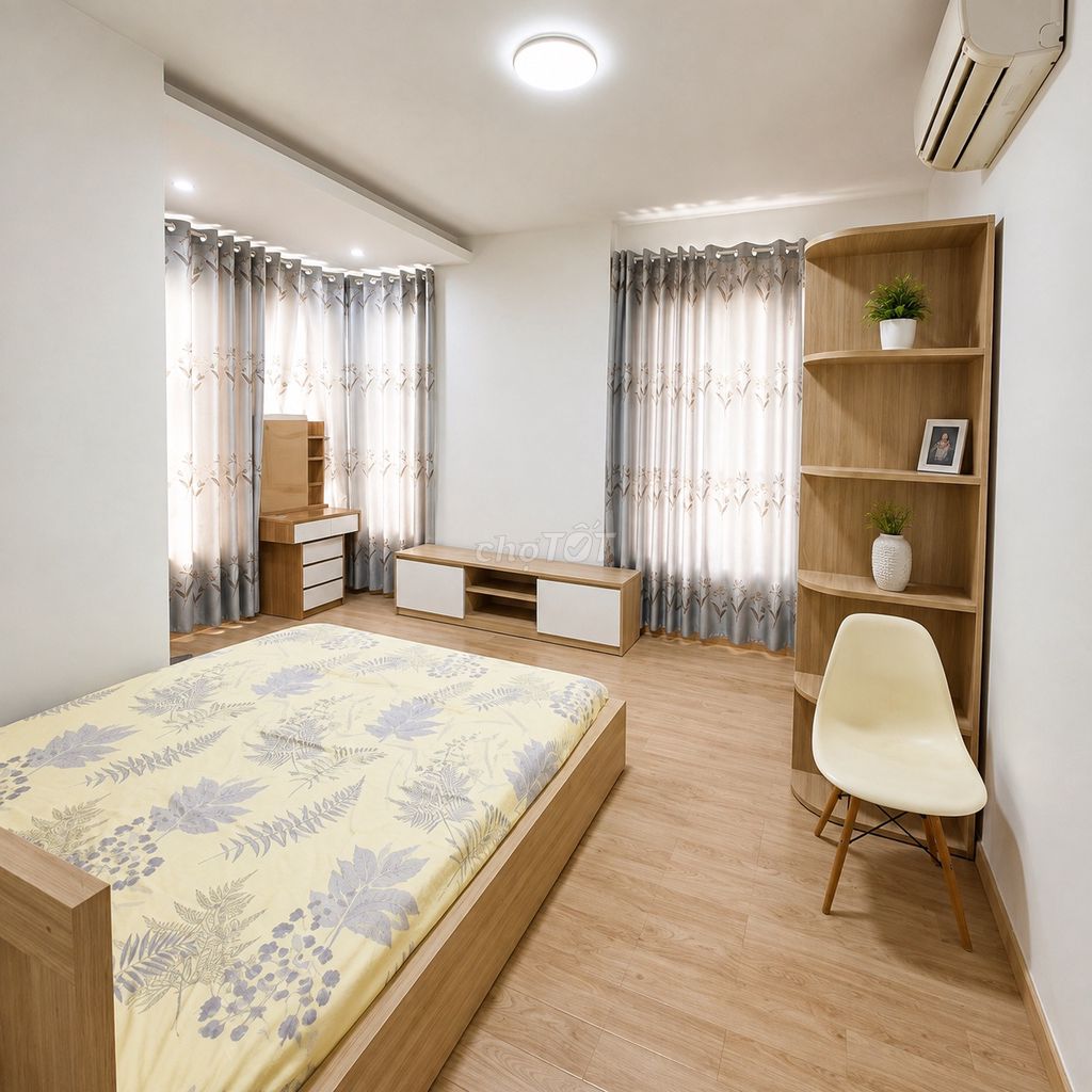 90 meters. Two bedroom. Two toilets. Rooms With Doors
