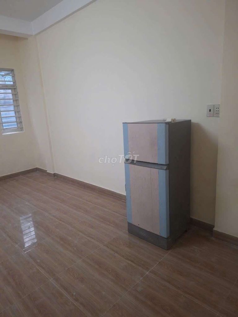 We need to pop back into the Lê Văn Linh front room.