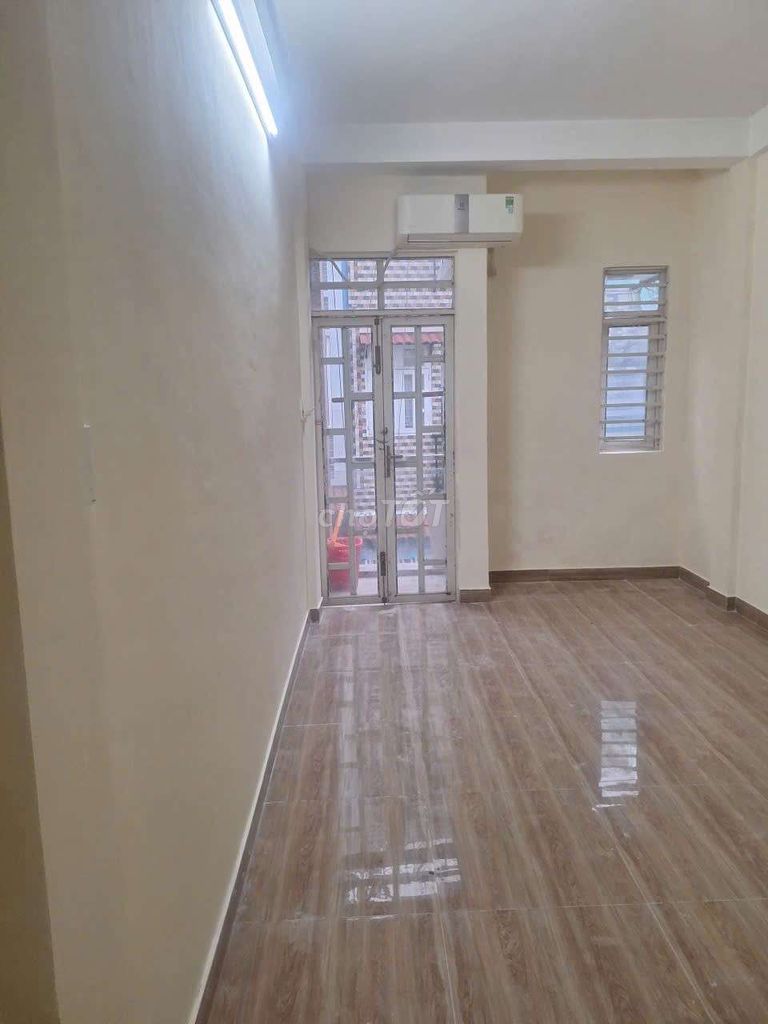 We need to pop back into the Lê Văn Linh front room.