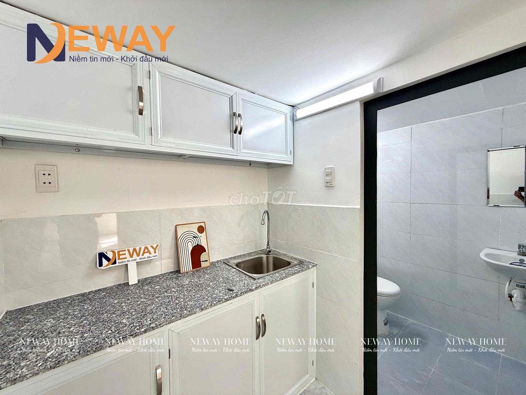 New service apartment building full interior, elevator open, 1 empty P