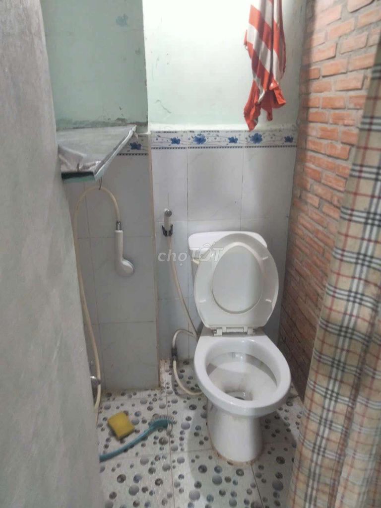 rent a room with a balcony window. Bình Thạnh private toilet.