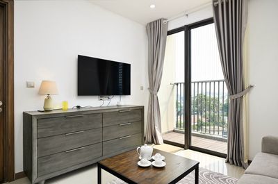 The dollar centrosa one bedroom 2 bedroom 3 bedroom full interior - good rent, right here