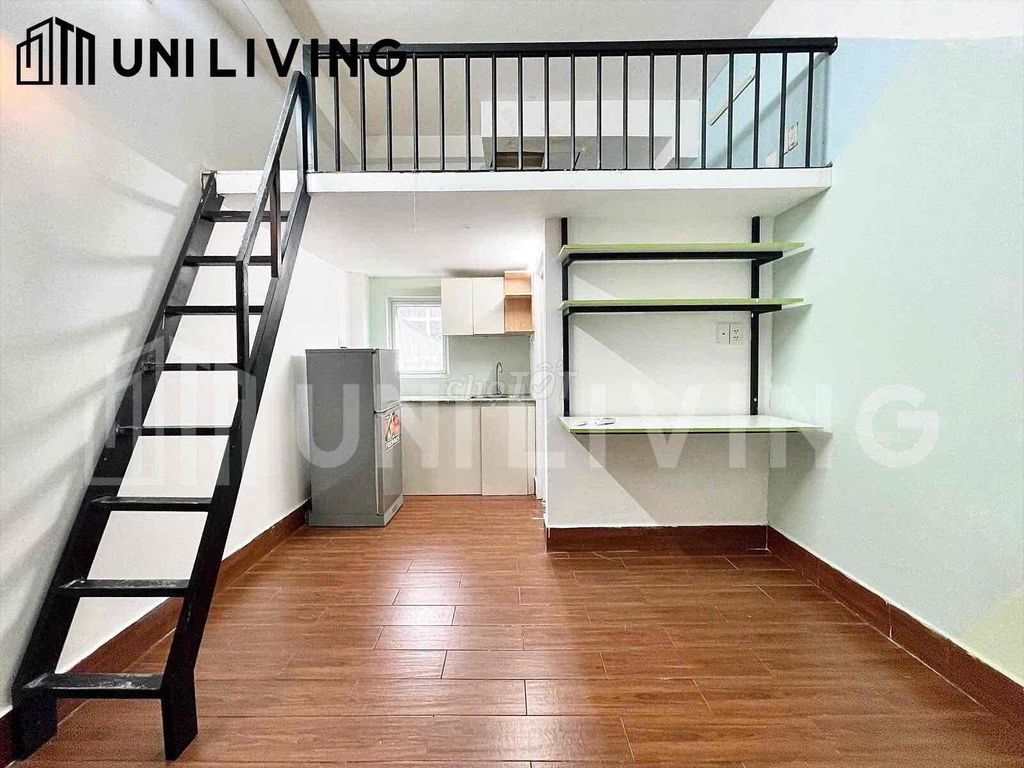 Extensive studio room, full interior walker