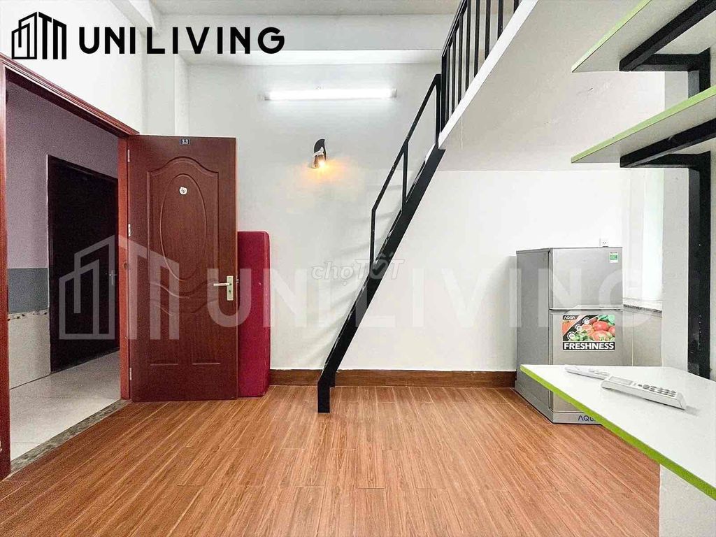 Extensive studio room, full interior walker