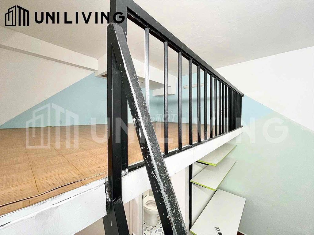 Extensive studio room, full interior walker