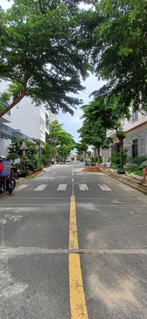 Rent up a 15 millionth high-end street. District 12