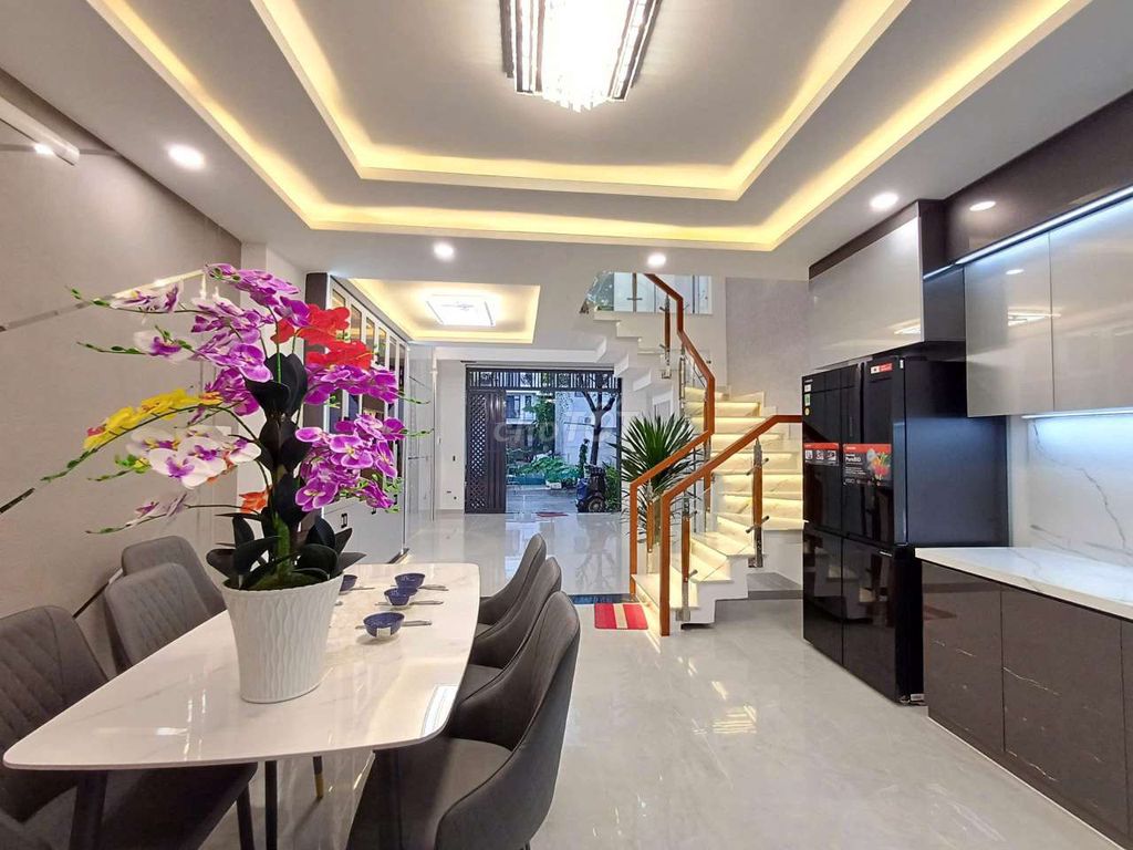 Rent up a 15 millionth high-end street. District 12