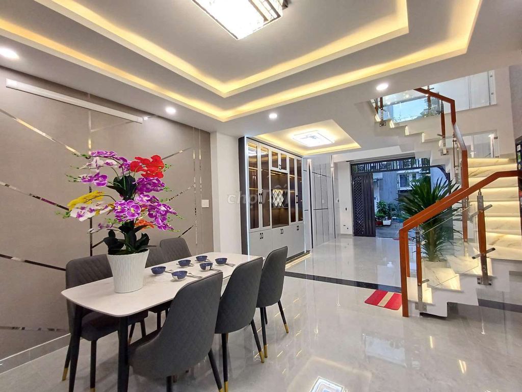 Rent up a 15 millionth high-end street. District 12