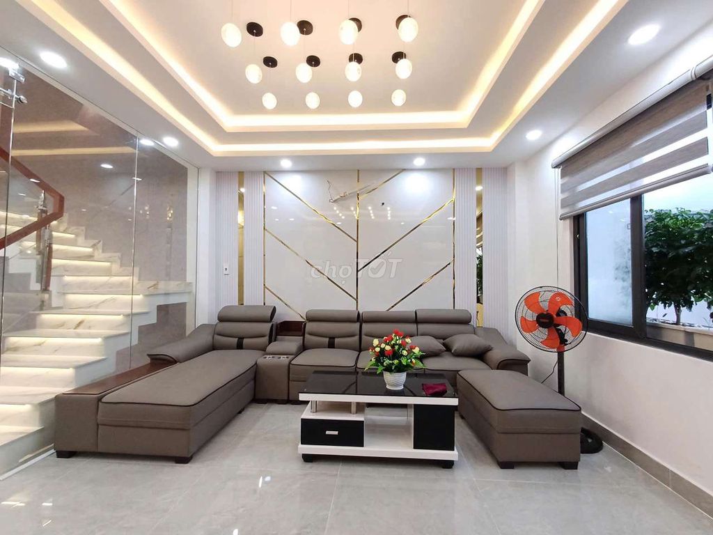 Rent up a 15 millionth high-end street. District 12