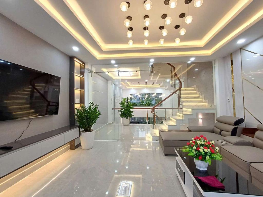 Rent up a 15 millionth high-end street. District 12