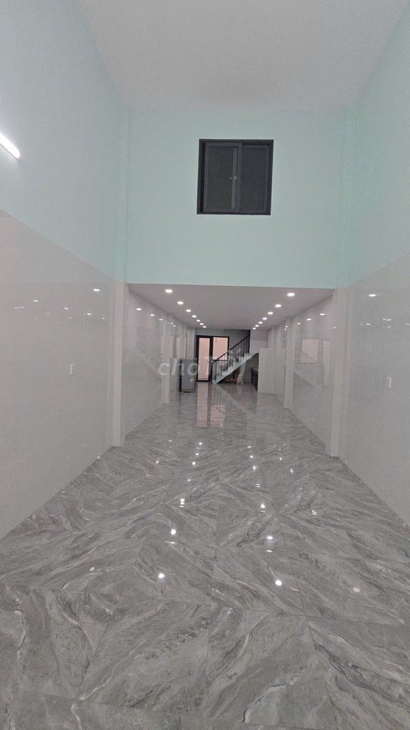 Let's rent a 4 x 20 meter double bedroom. 6 meters down near the Super thịeon