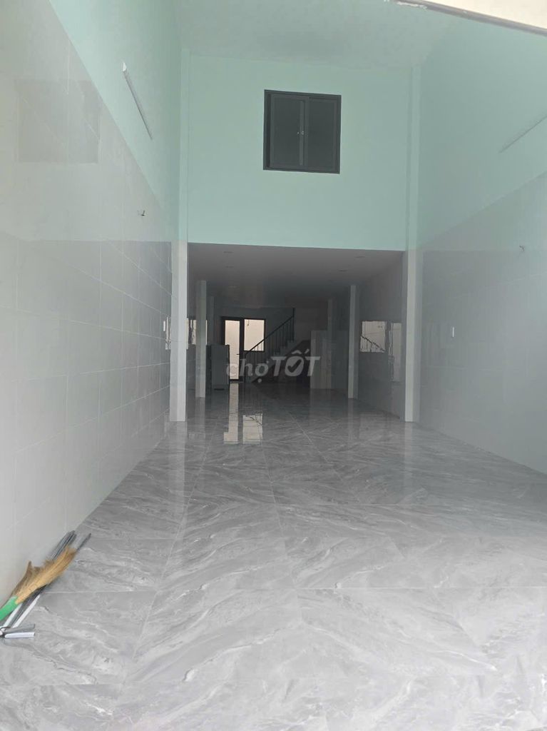 Let's rent a 4 x 20 meter double bedroom. 6 meters down near the Super thịeon