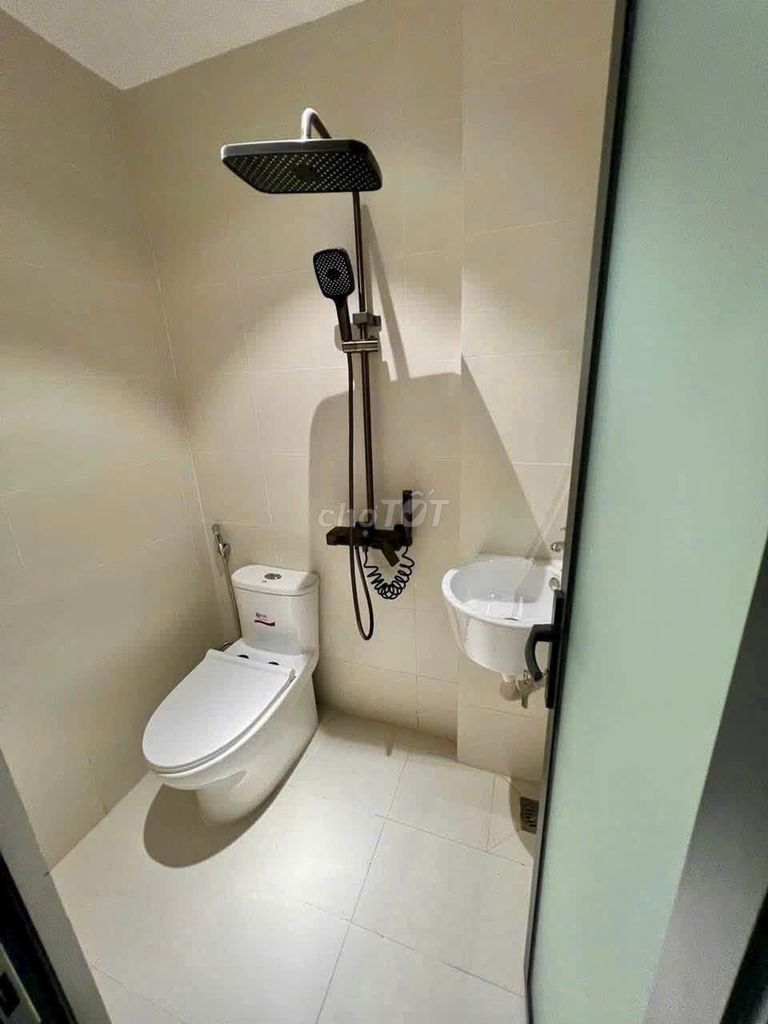 11 Million, Clean House 4 x 10 2 floors 2 bedrooms