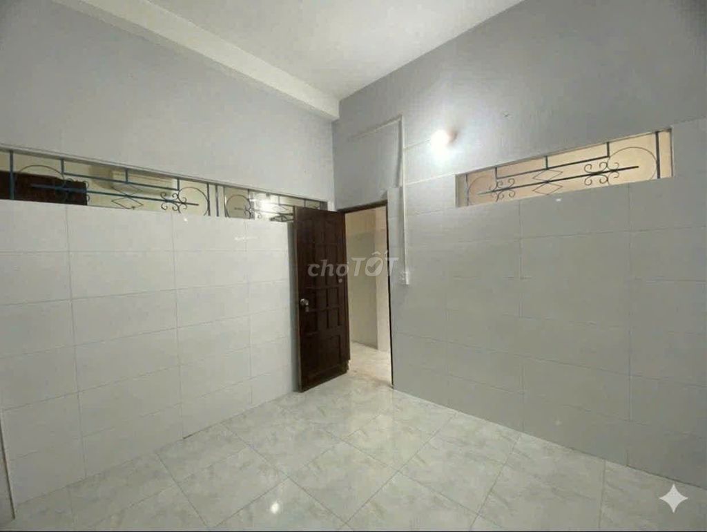 5 meters x 20 meters - 2 bedroom - Right on the Rmit - 14 million