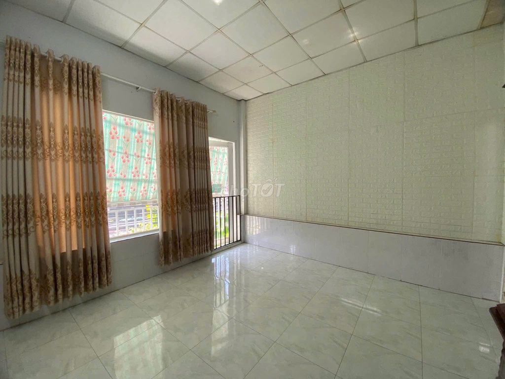 5 meters x 20 meters - 2 bedroom - Right on the Rmit - 14 million