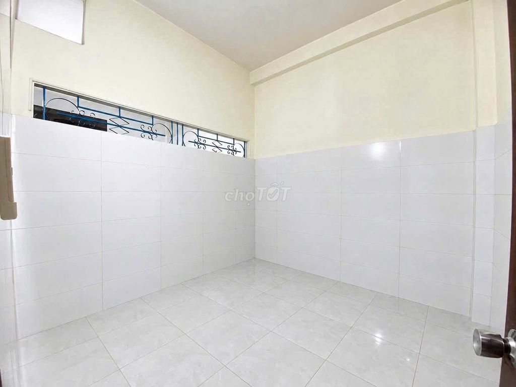 5 meters x 20 meters - 2 bedroom - Right on the Rmit - 14 million