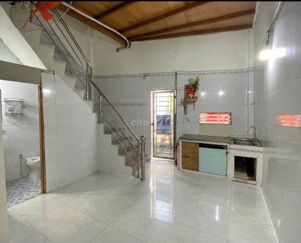 5 meters x 20 meters - 2 bedroom - Right on the Rmit - 14 million