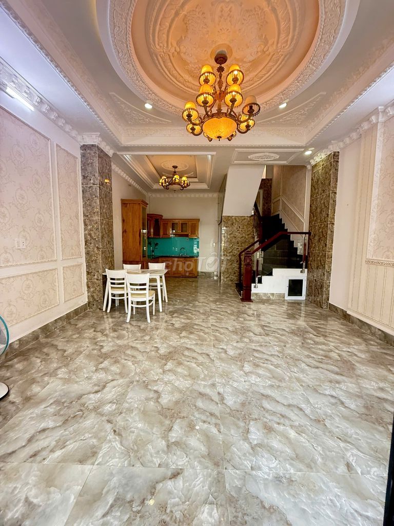15 Million root of four bedrooms, the classic New York Times, the Parking Road.