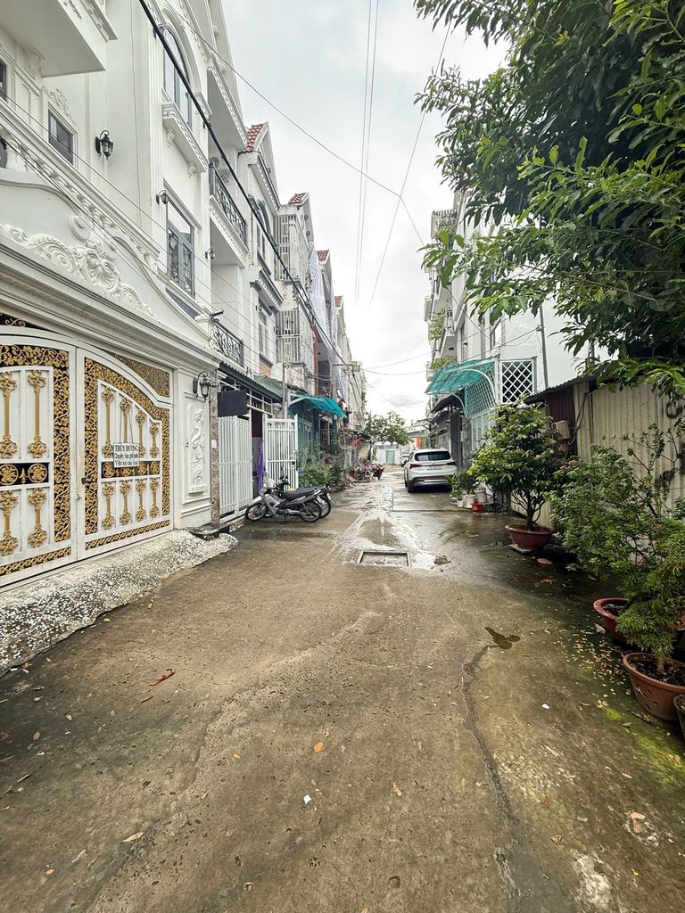15 Million root of four bedrooms, the classic New York Times, the Parking Road.