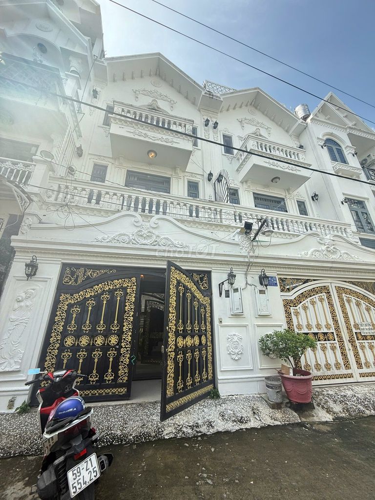 15 Million root of four bedrooms, the classic New York Times, the Parking Road.