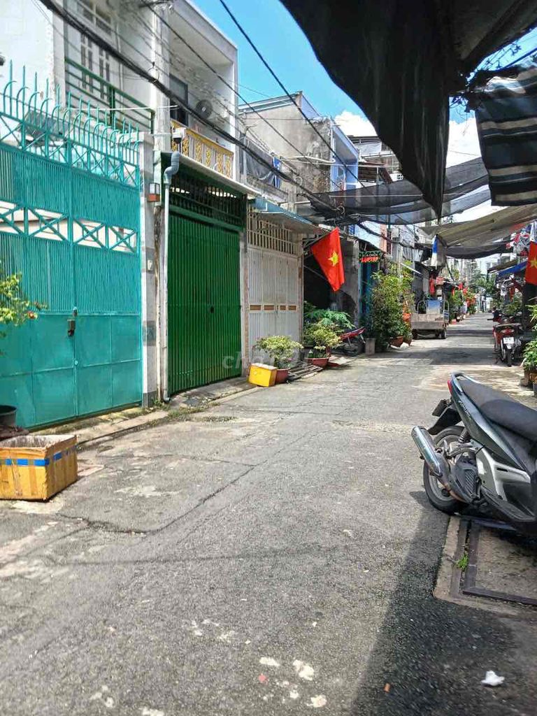 Renting Nguyễn Lộ Trạch 4 x17 for 7 seconds