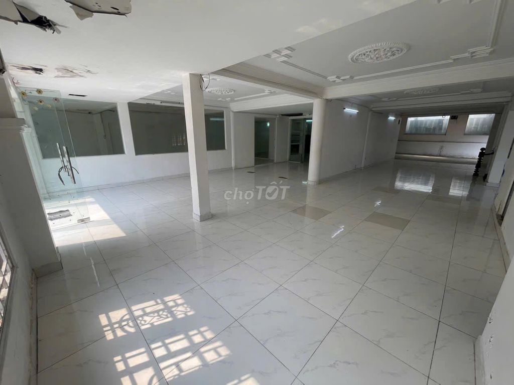 Rent the corner of two east Vành Đai Trong-7.15 x 15 m.
