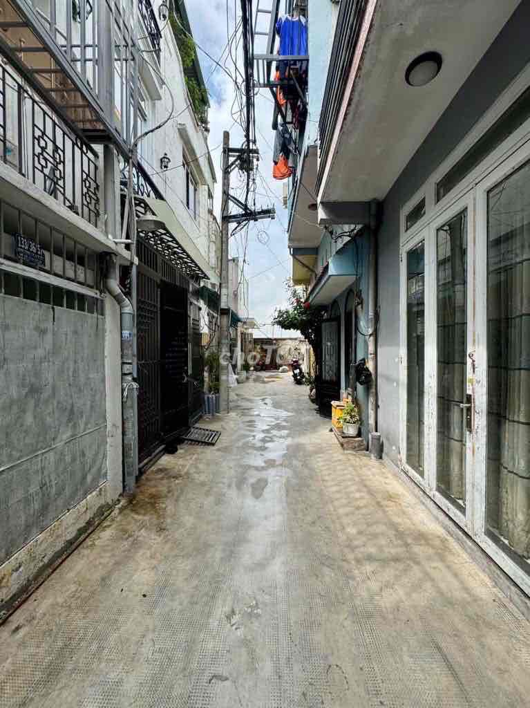 Rent an alley house.