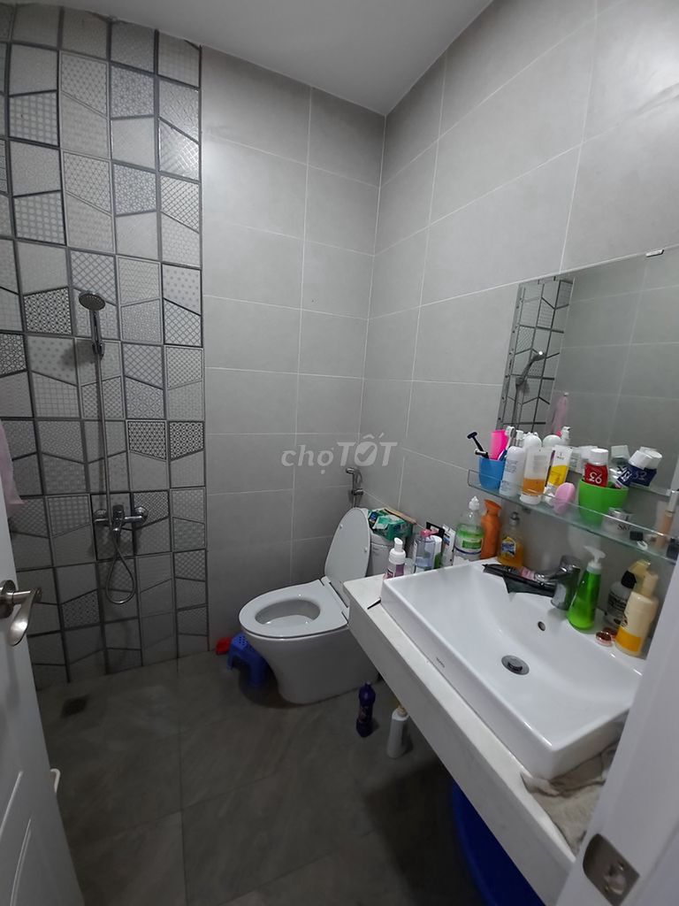 4 x 20 meters, 5 floors floor bedroom 6 toilets