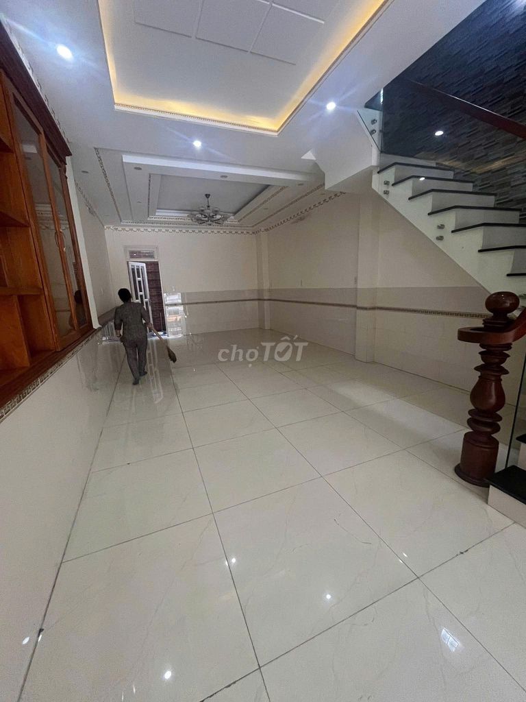4 x 20 meters, 5 floors floor bedroom 6 toilets