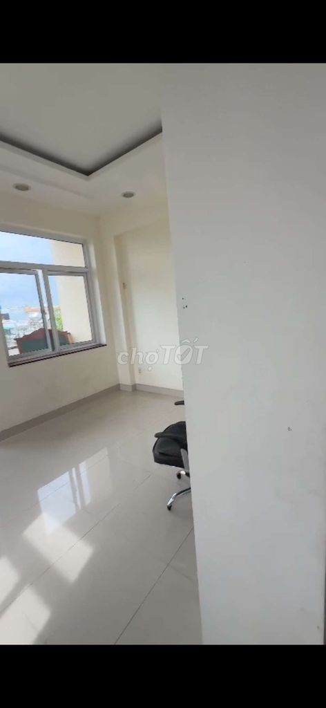Rent 5 x 251 i.m. -2 upstairs -4 bedroom -5 toilets, road traffic