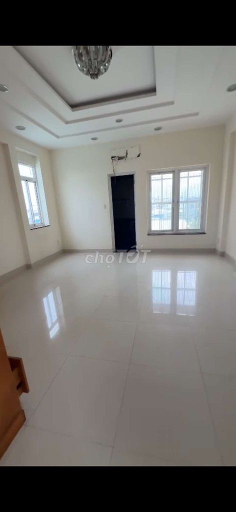 Rent 5 x 251 i.m. -2 upstairs -4 bedroom -5 toilets, road traffic