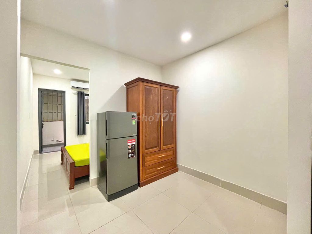 Kitchen separation studio, full interior right down four blue rows, University gtvt, uef