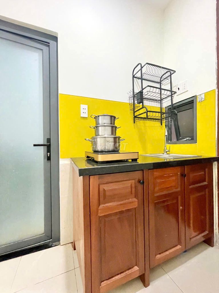 Kitchen separation studio, full interior right down four blue rows, University gtvt, uef