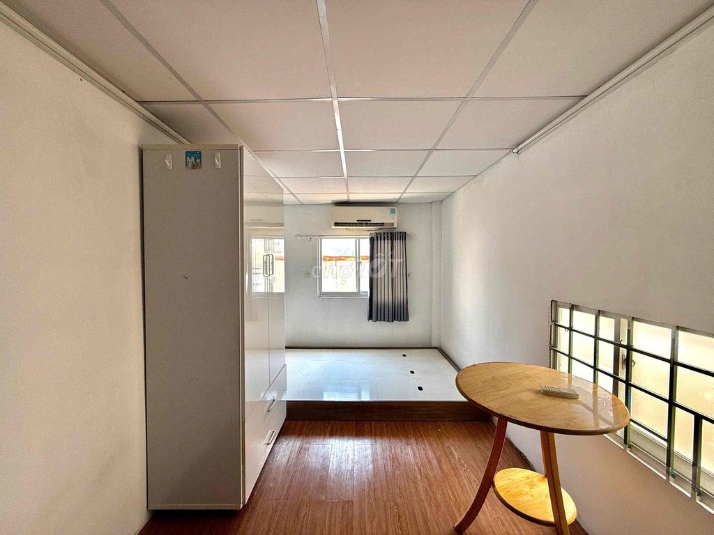 Tell me where the District Service Room 3- Full Seven is with the Book Window - only 4 million/ month value