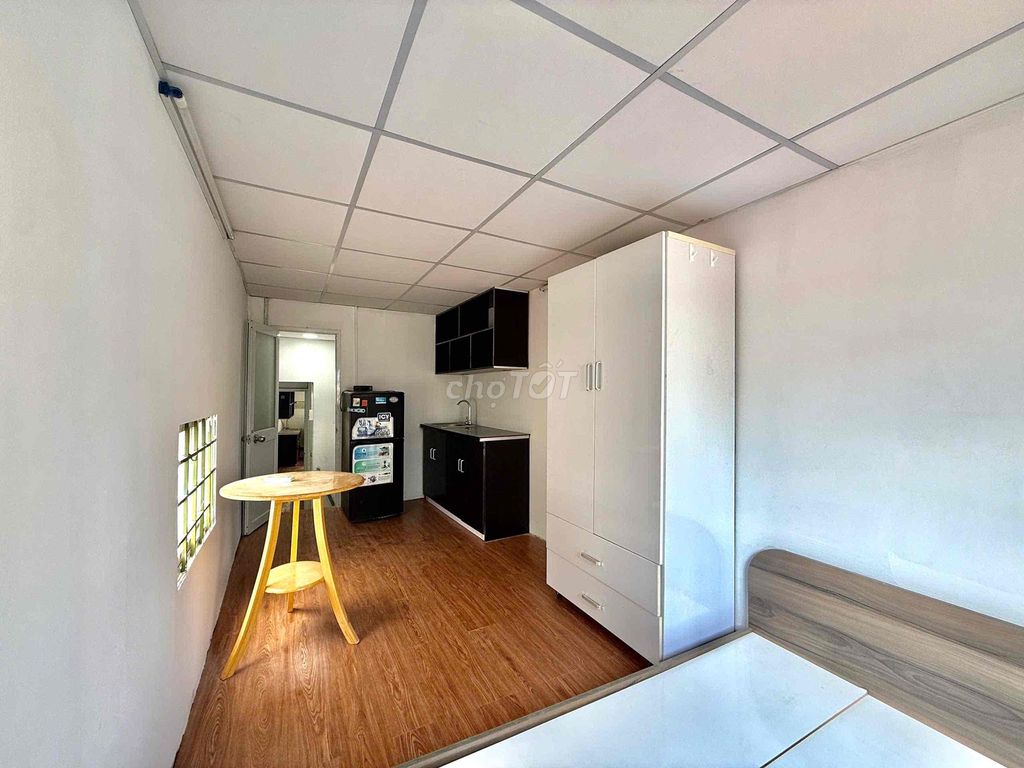 Tell me where the District Service Room 3- Full Seven is with the Book Window - only 4 million/ month value