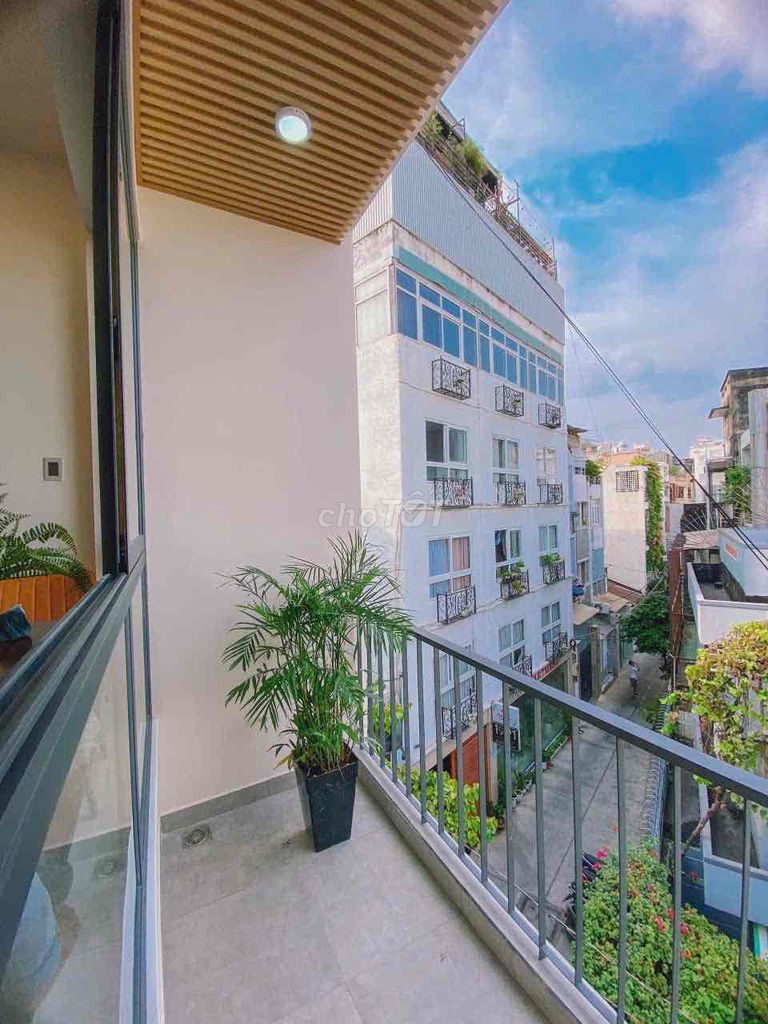 Rent the mini studio window house right here at District 1.