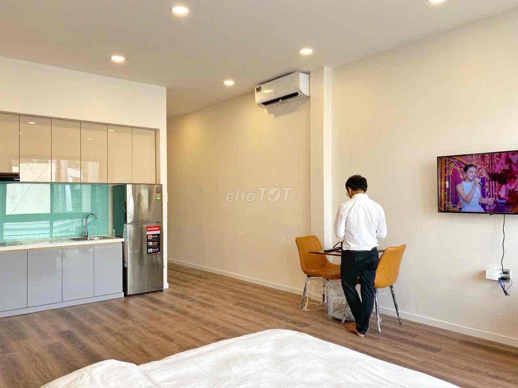 Rent the mini studio window house right here at District 1.