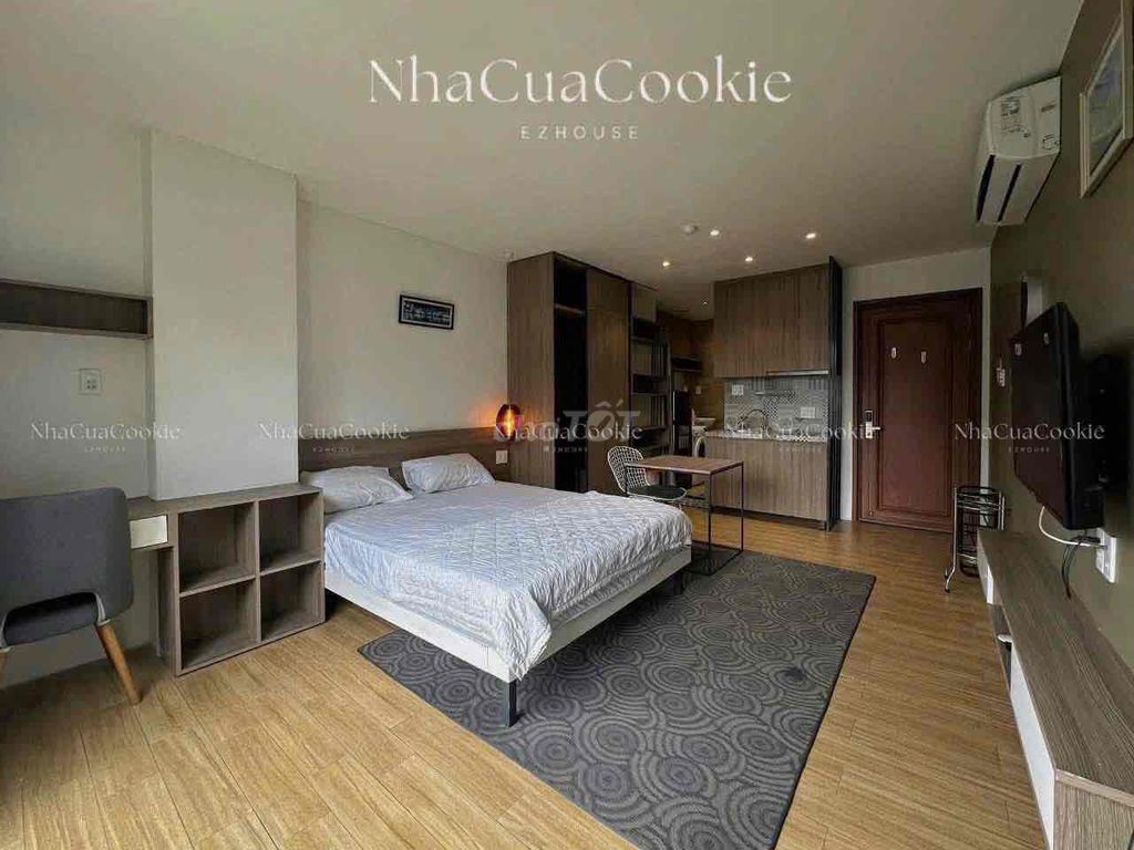 The Studio House is interior right now. Emart Nguyễn Văn Lượng.