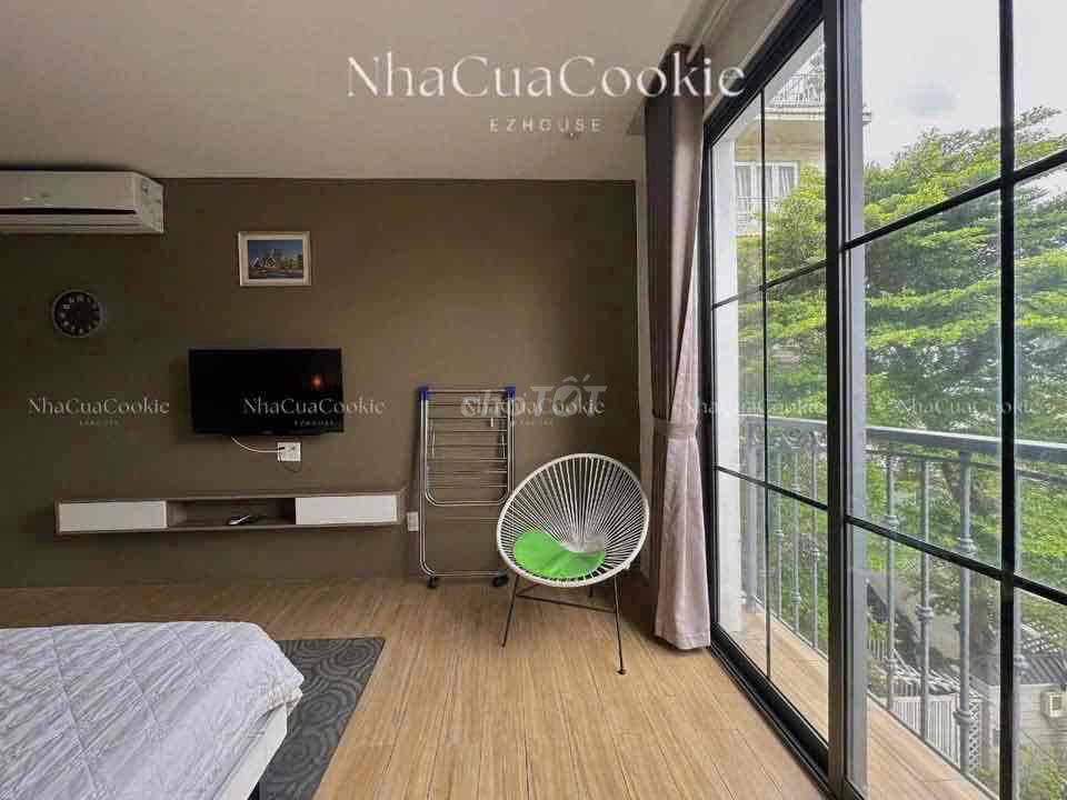 The Studio House is interior right now. Emart Nguyễn Văn Lượng.